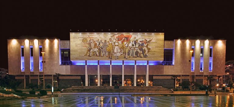 Deschisă la Muzeul Naţional de Istorie la Tirana expoziţia fotografică “Nu uita”