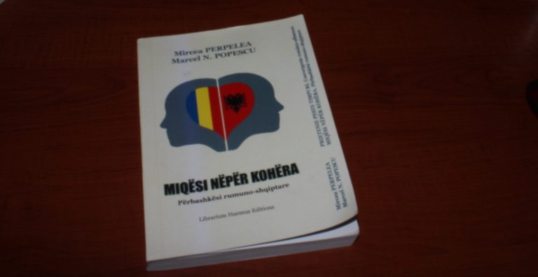 Personalitetet rumune sjellin në Shqipëri botimin: “Miqësi nëpër kohëra-përbashkësi rumuno-shqiptare”