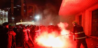 Dita e tretë e protestës për Klodian Rashën/Mesazhet nga ndërkombëtarët