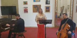 La Mulți Ani, România! La Mulți Ani, români!