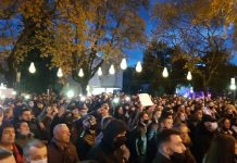 Tym, flakë dhe gurë! Protestë e dhunshme për vrasjen e 25-vjeçarit