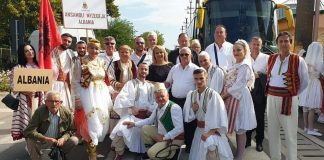 Trupe din Albania la “Festivalul Toamnei”, Cârcea 2021