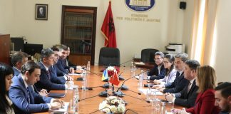 Reprezentanții ai grupului parlamentar al Partidului Democrat l-au primit pe Senatorul Titus Corlăţean