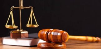 Avocații din unele orașe ale Albaniei continuă boicotarea ședințelor de judecată