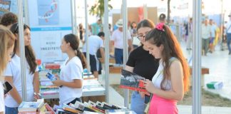 Cinci seri literare au loc la Durrës