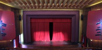 Drama premieră “Tinerețe și nebunie” la teatrul din Fieri