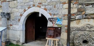 Costumele populare din Berat sunt expuse la Parcul Arheologic Apolonia