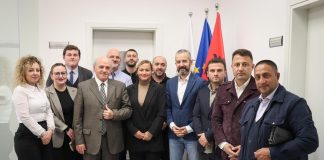 Comisarul de stat pentru alegeri întâlnire cu reprezentanții minorităților din Albania