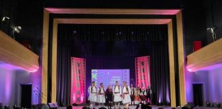 Grupul folcloric aromân din Mekat participă la Festivalul Folcloric National din Gjirokastra