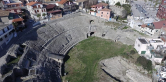 Comedia „Vi-l prezint pe tatăl meu” urcă pe scena amfiteatrului din Durrës