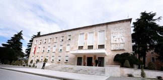 HG: 300 de medici, politiști și militarii vor beneficia de împrumuturi cu 0% dobândă