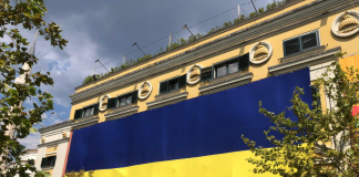 Tirana este “îmbrăcată” cu steagul Ucrainei de Ziua Independenței