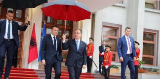 Președintele Albaniei Begaj l-a primit astăzi pe președintele Republicii Franța, Macron
