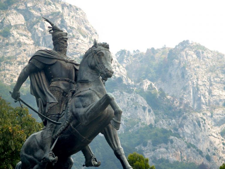 La 17 ianuarie 1468 a murit Gjergj Kastriot Skanderbeg Eroul Naţional al Albaniei