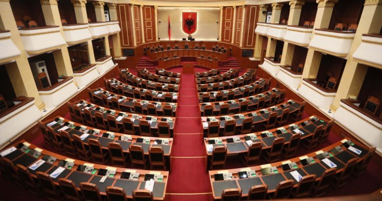 Parlamentul va vota 22 noiembrie ca zi de sărbătoare națională