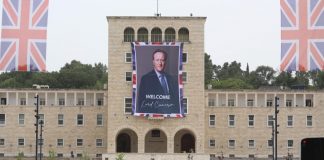Lordul David Cameron va vizita Albania
