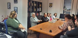 Lansat la Corcea “Carti trâ învițare rămănește. Manual pentru elevii aromâni din Albania”