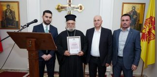 Părintele Petro Thanasi recunoscut ca “Cetăţean de onoare” al municipiului Kavaja