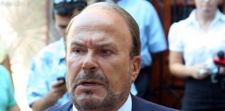 Fatos Nano: Moștenirea unui Lider al Tranziției albaneze