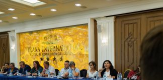 O membră a comunității aromâne din Albania, la Seminarul Minorităților Slave din Europa