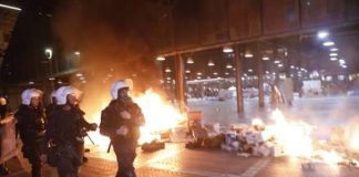Protestele antiguvernamentale din Albania continuă, mii de oameni cer demisia premierului Edi Rama